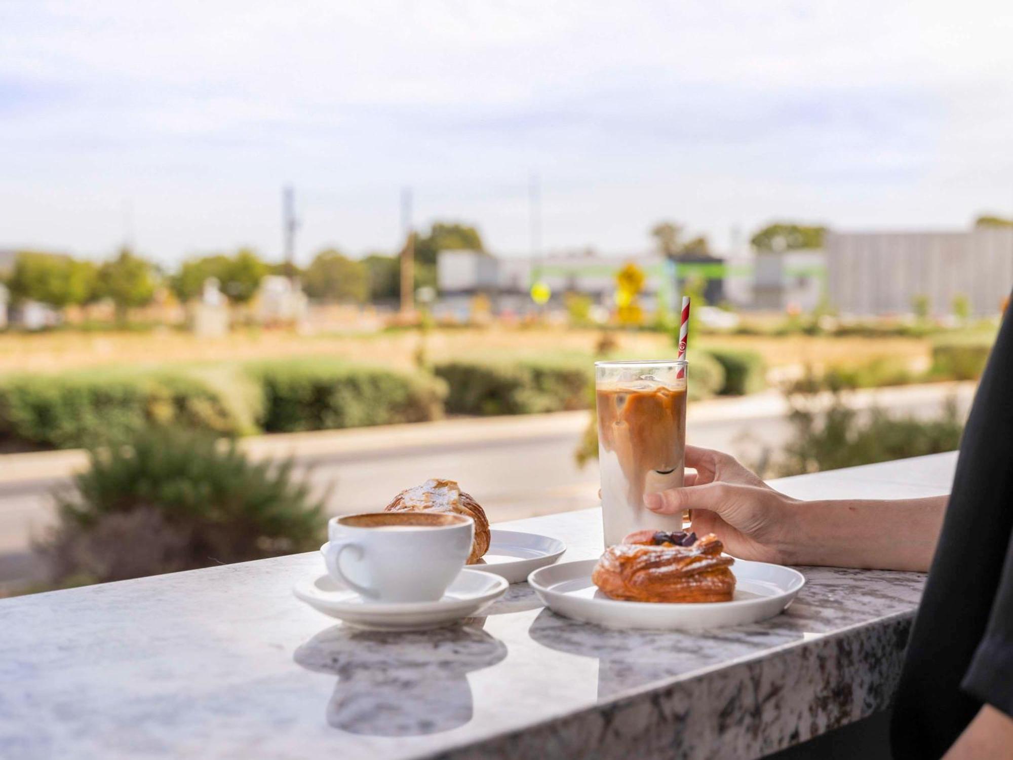 Mantra Tonsley Adelaide Aparthotel Exterior photo